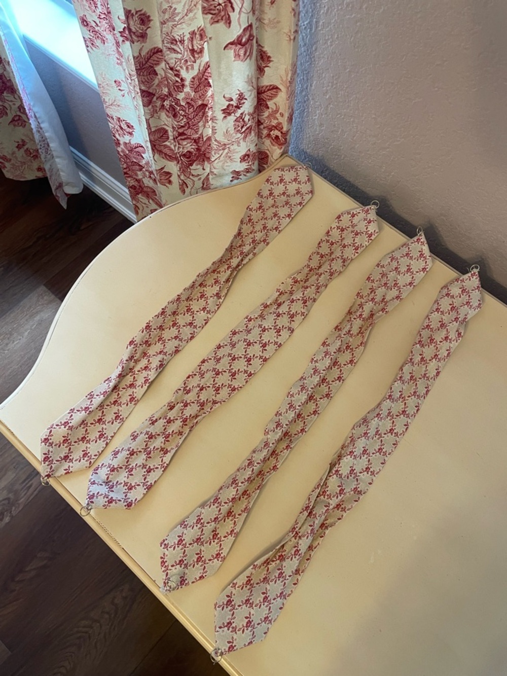 Classic Floral Window Curtains in Cream and Rose - Unbranded 4 Panels 50 x 90 - Picture 10 of 10